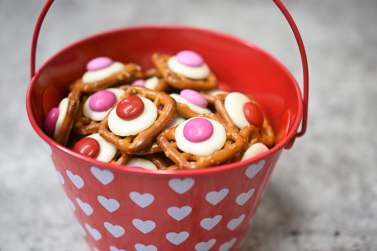 Valentines Day Pretzel Bites Galentine's Party Food Ideas