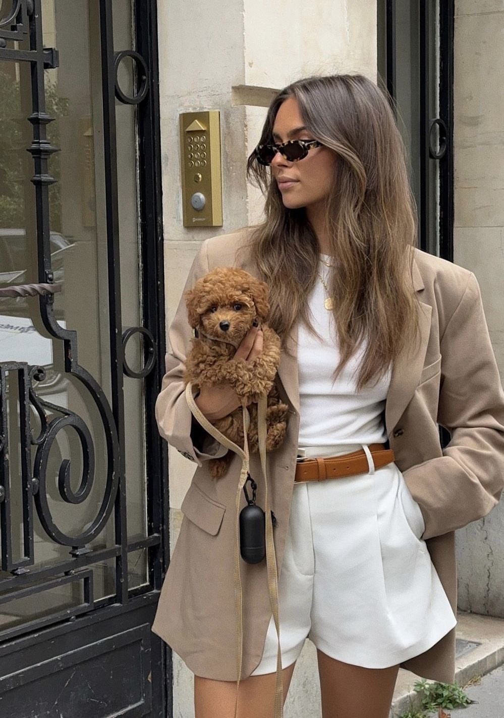 how to look Things Classy Women Never Do in Public