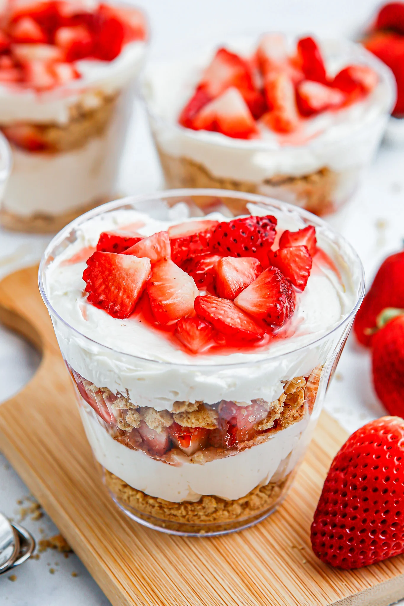 strawberry cheesecake parfaits 1 No-Bake Dessert Ideas