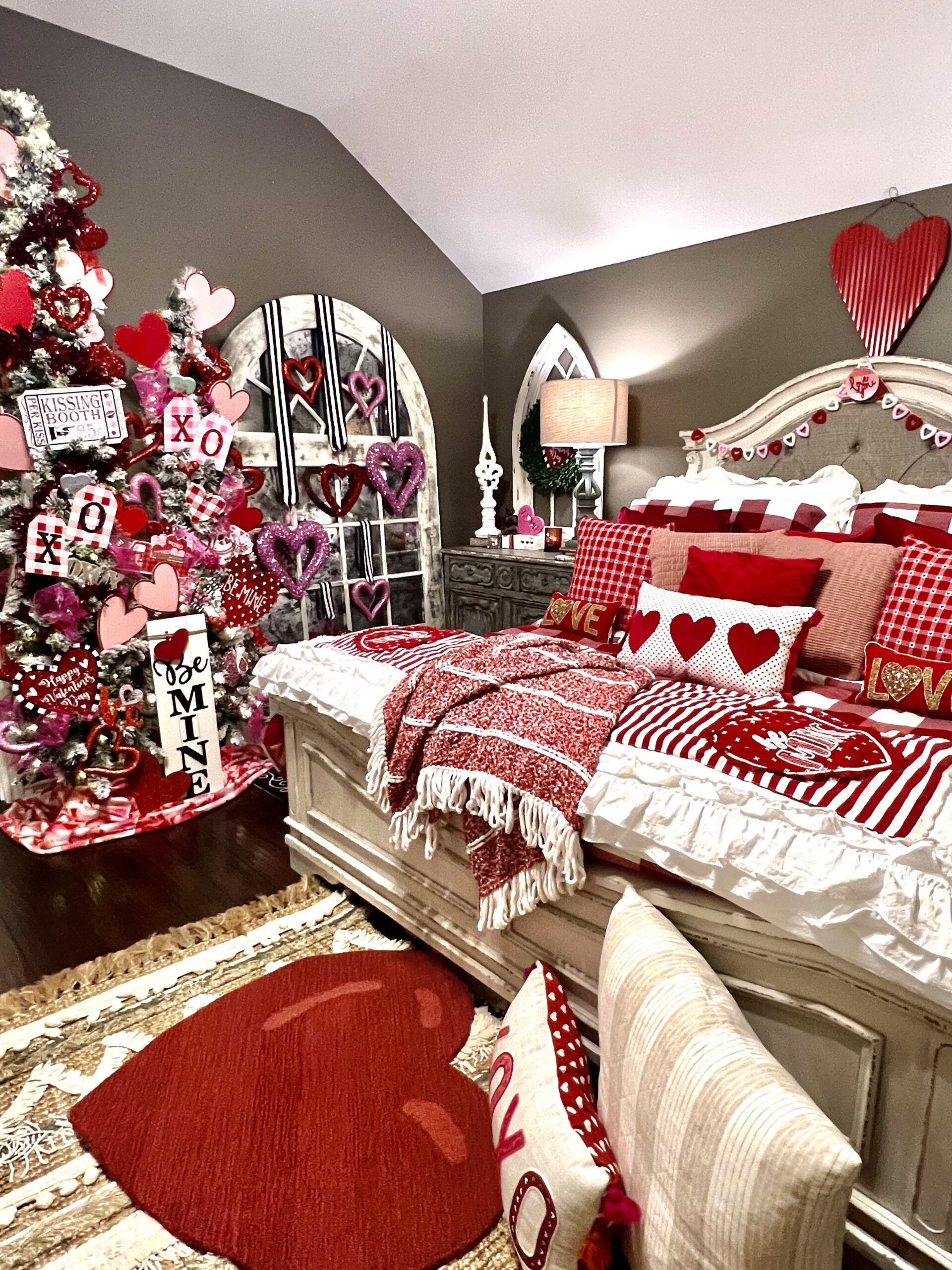 valentines day bedroom decor2ac31d15ffdb4cfd40fbc6d625f9088e scaled Valentine's Day Bedroom Decor