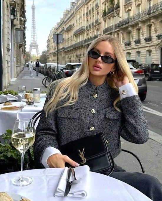 Things Classy Women Never Do in Public