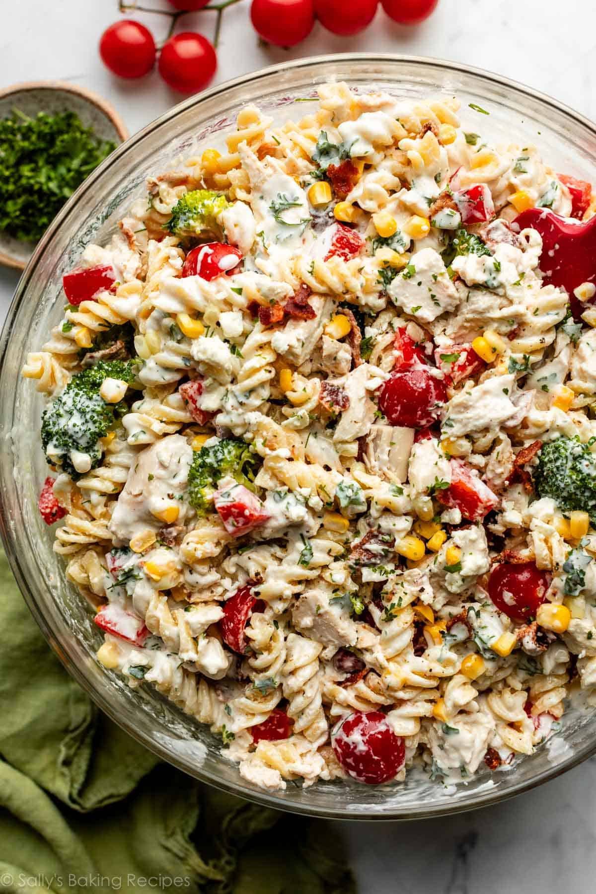 15 Easy Pasta Salad Recipes You'll Make on Repeat 36 15 Easy Pasta Salad Recipes You'll Make on Repeat chicken pasta salad Pasta Salad Recipes