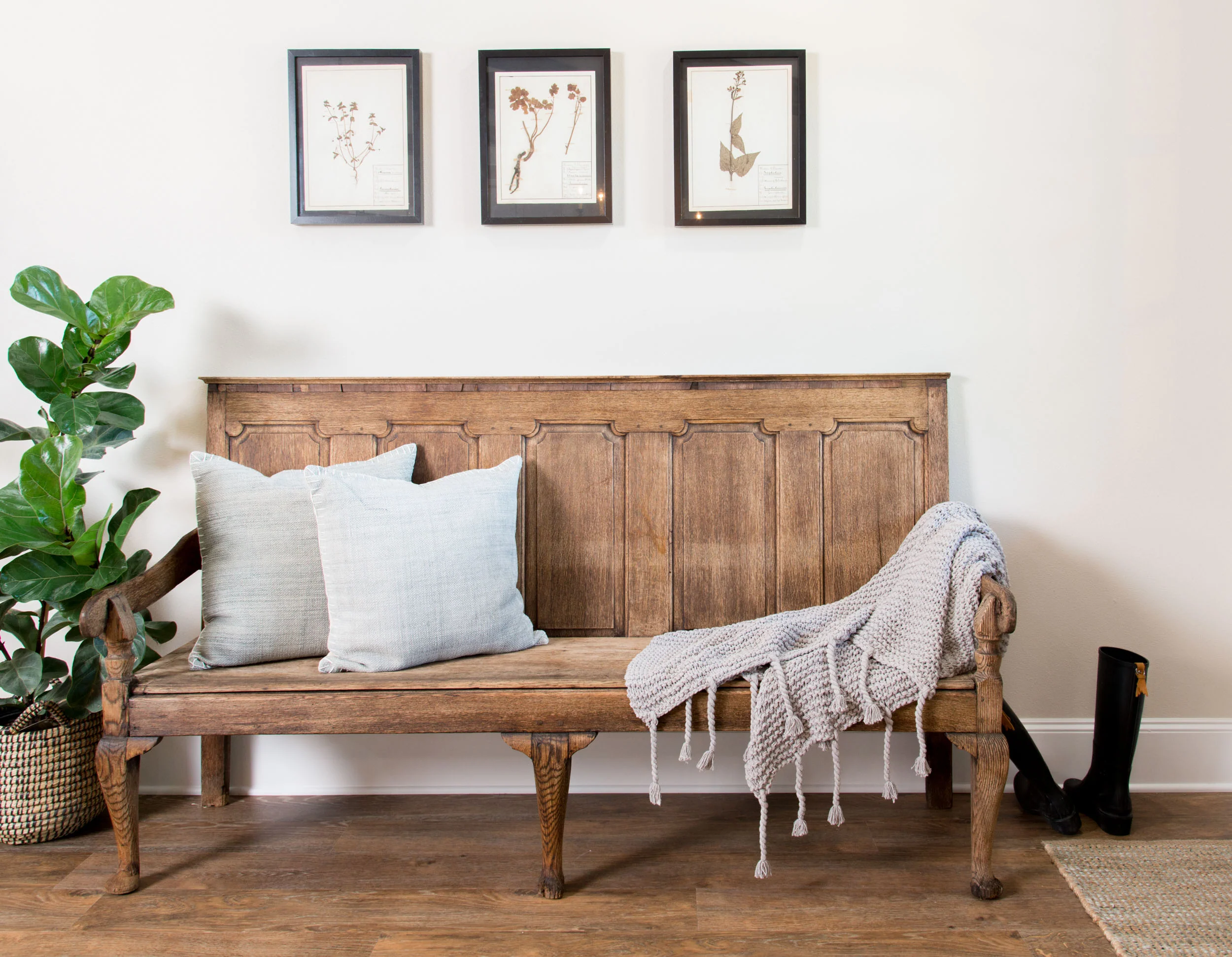 Joanna Gaines Entryway Decorsarticle fixer upper season 4 episode 1 4d0fa3cf 78e9 4141 8e0c db3031db9efd Joanna Gaines Entryway Decors