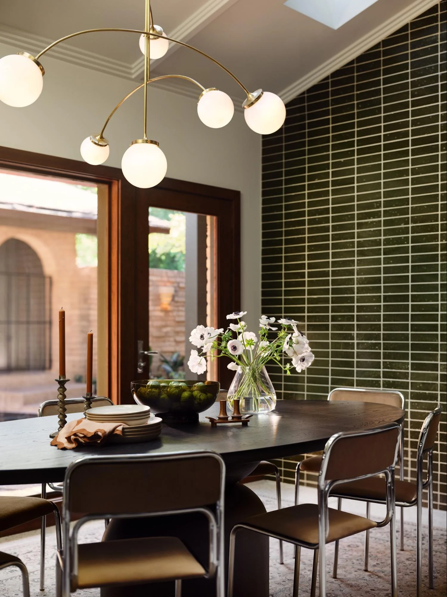 article fixer upper the lakehouse part 1 905fe56f 10b6 4e16 bfc2 94aea52afd60 Joanna Gaines Dining Rooms