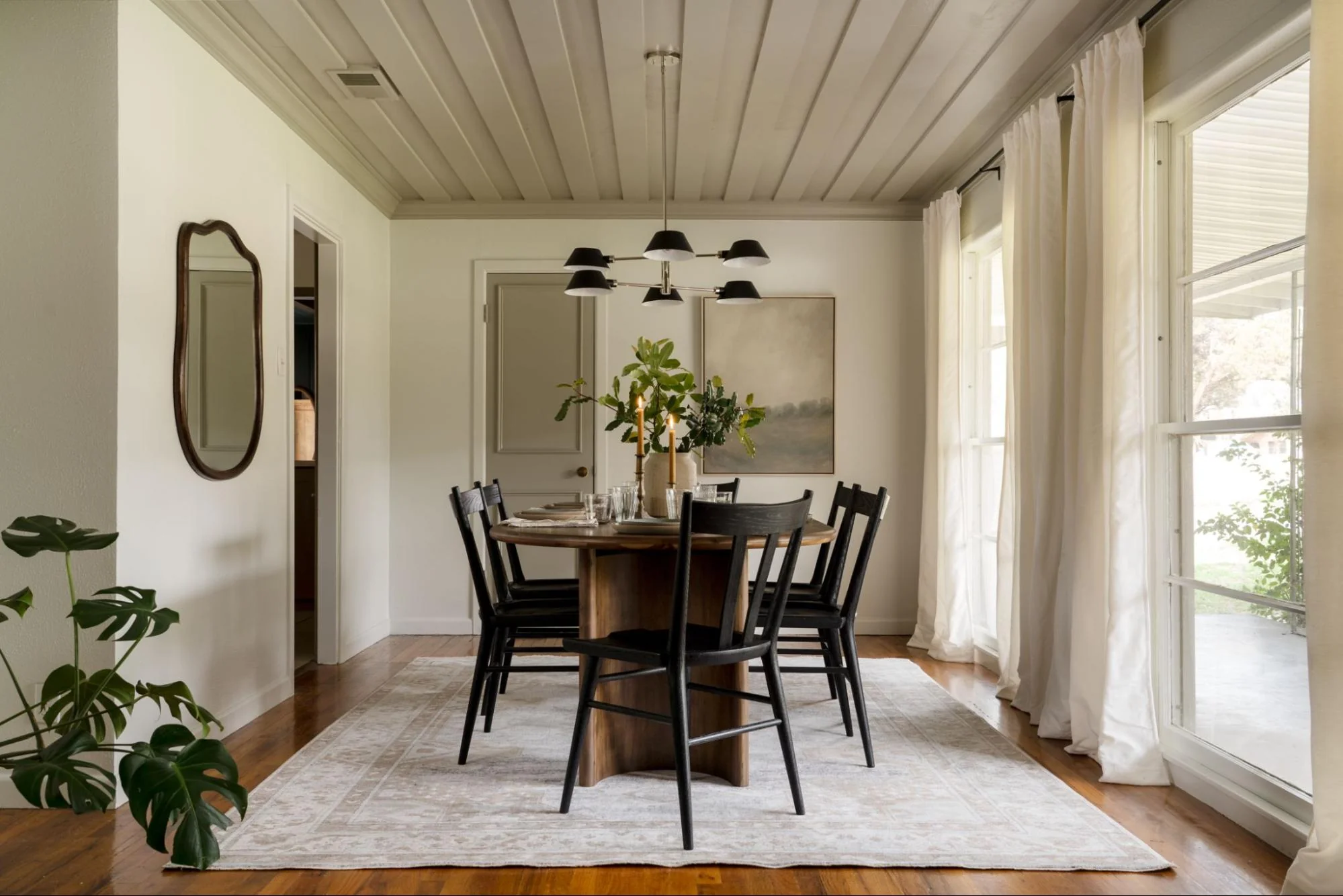 article mini reni 01 dining room 69c36e03 fd2a 4b54 8b8e d82295fe5a63 Joanna Gaines Dining Rooms