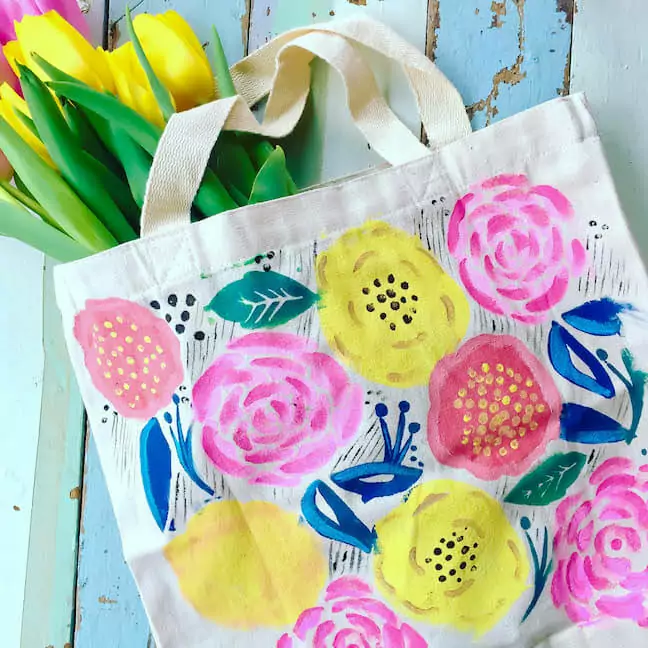 30 DIY Summer Craft Ideas Perfect for Adults 72 30 DIY Summer Craft Ideas Perfect for Adults floral tote diy 1.jpg DIY Summer Craft Ideas