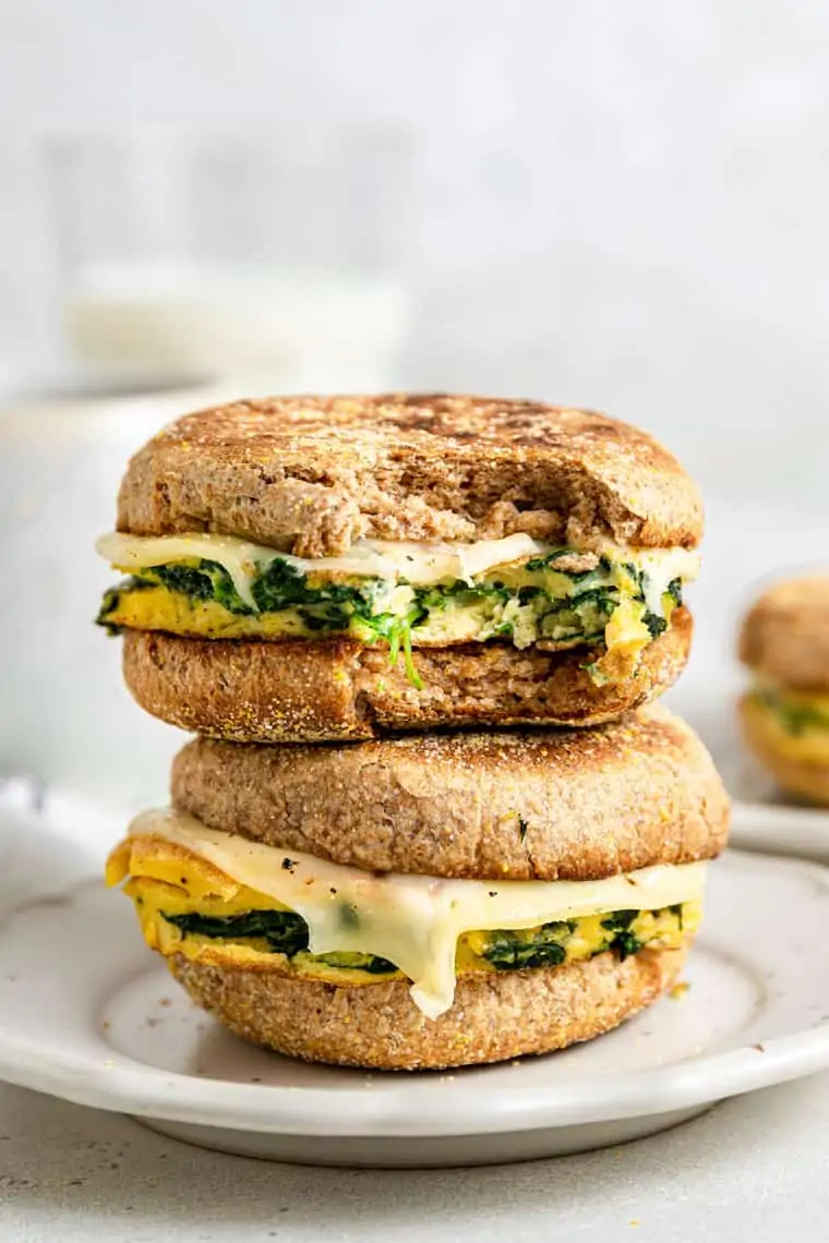 spinach and egg meal prep breakfast sandwiches 8 Healthy Breakfast Sandwiches