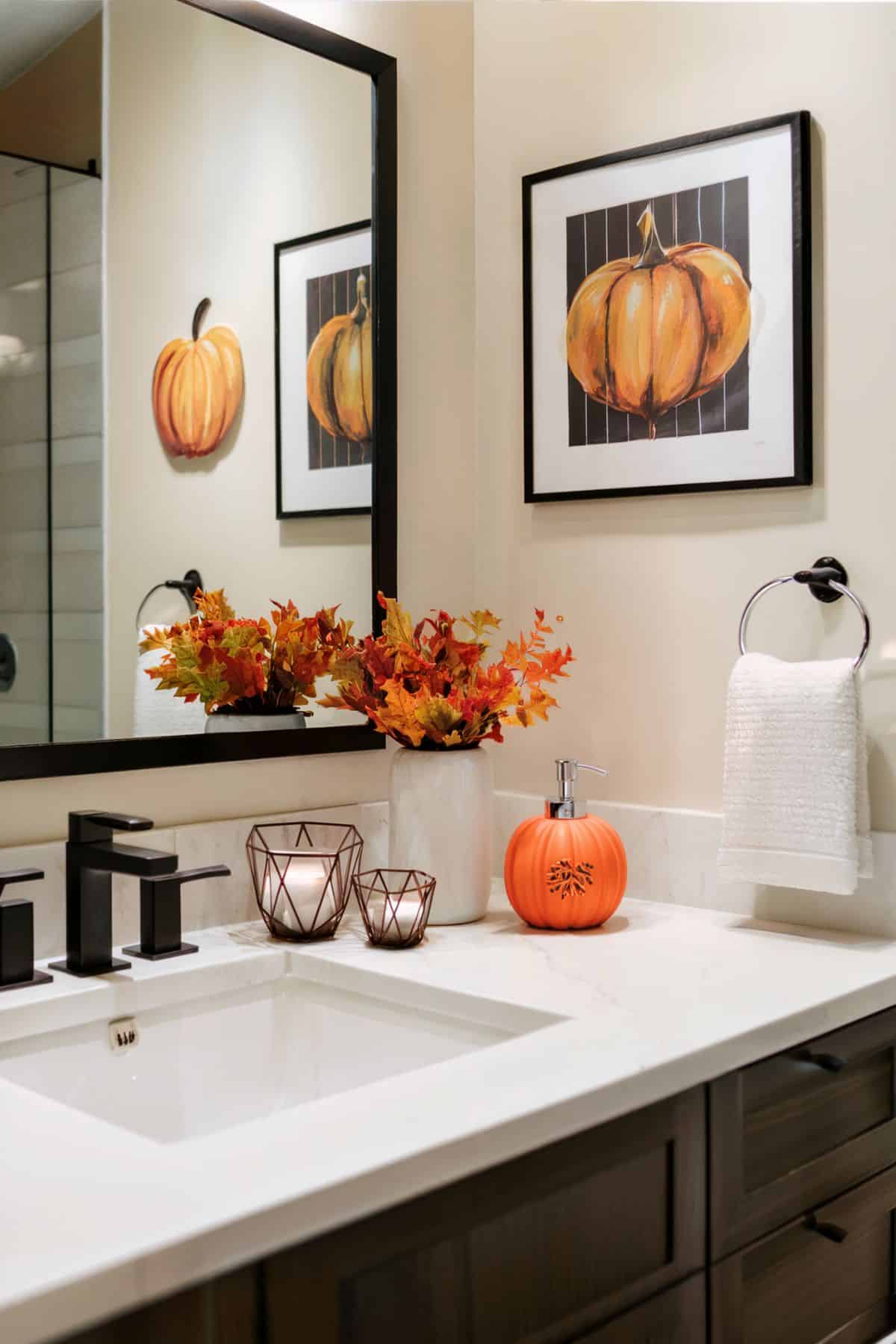 Fall Bathroom Decor Ideas21 Fall Bathroom Decor Ideas