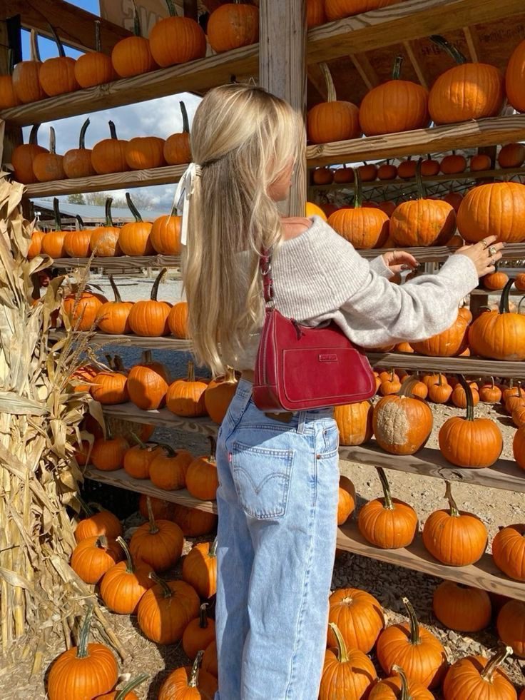 Pumpkin Patch Outfit Ideas15 Pumpkin Patch Outfit Ideas