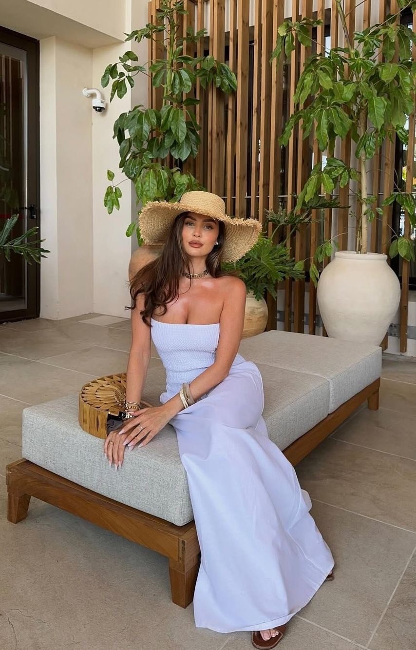 Spain Vacation Outfit Ideas27 Spain Vacation Outfit Ideas