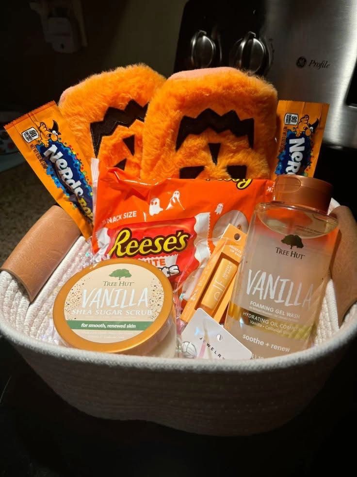 boo basket ideas20 Boo Basket Ideas