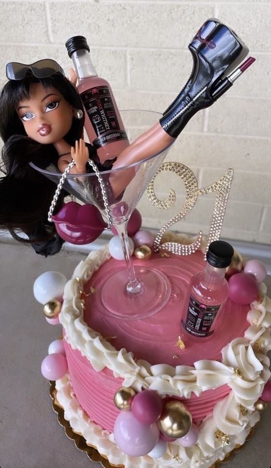 21st birthday cake3 21st Birthday Cake Ideas
