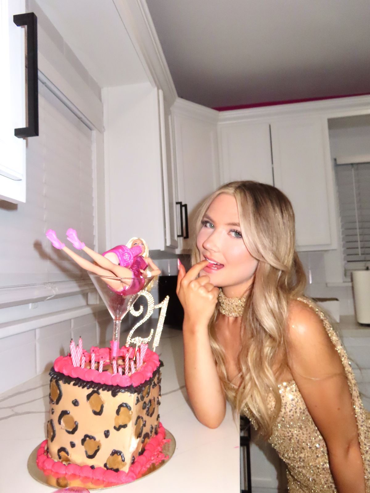 30 Genius 21st Birthday Cake Ideas to Copy 22 30 Genius 21st Birthday Cake Ideas to Copy 21st birthday cakes11 21st Birthday Cake Ideas
