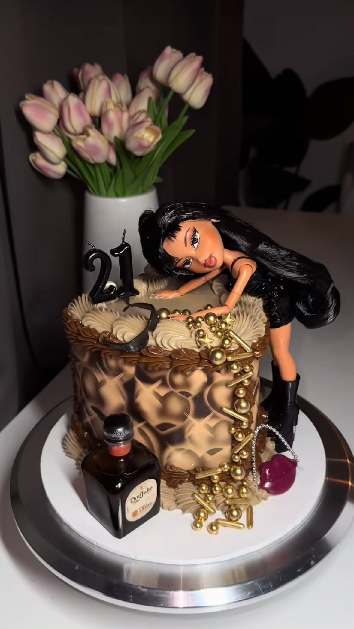 30 Genius 21st Birthday Cake Ideas to Copy 23 30 Genius 21st Birthday Cake Ideas to Copy 21st birthday cakes12 21st Birthday Cake Ideas