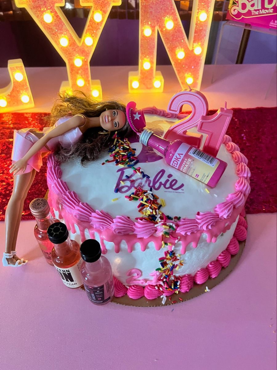 30 Genius 21st Birthday Cake Ideas to Copy 26 30 Genius 21st Birthday Cake Ideas to Copy 21st birthday cakes15 21st Birthday Cake Ideas