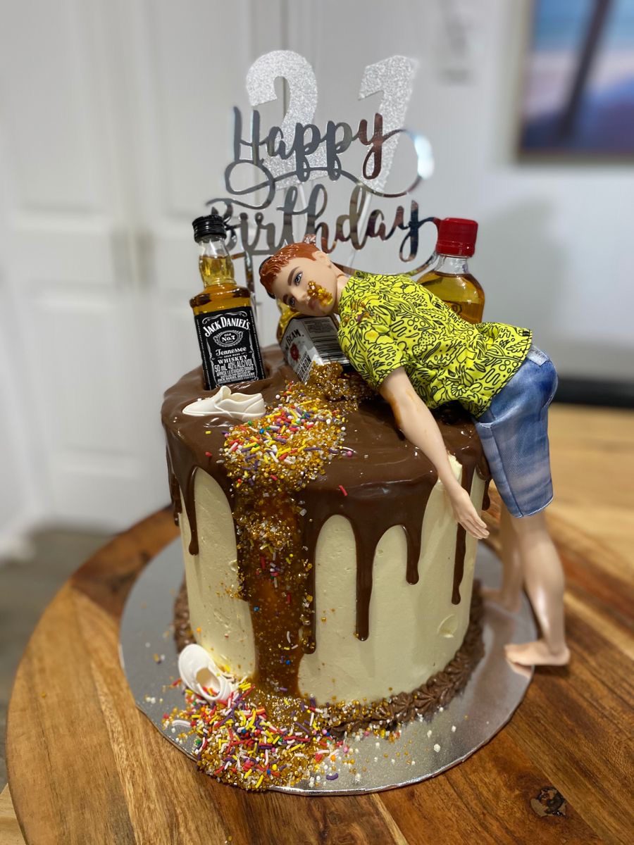30 Genius 21st Birthday Cake Ideas to Copy 29 30 Genius 21st Birthday Cake Ideas to Copy 21st birthday cakes18 21st Birthday Cake Ideas