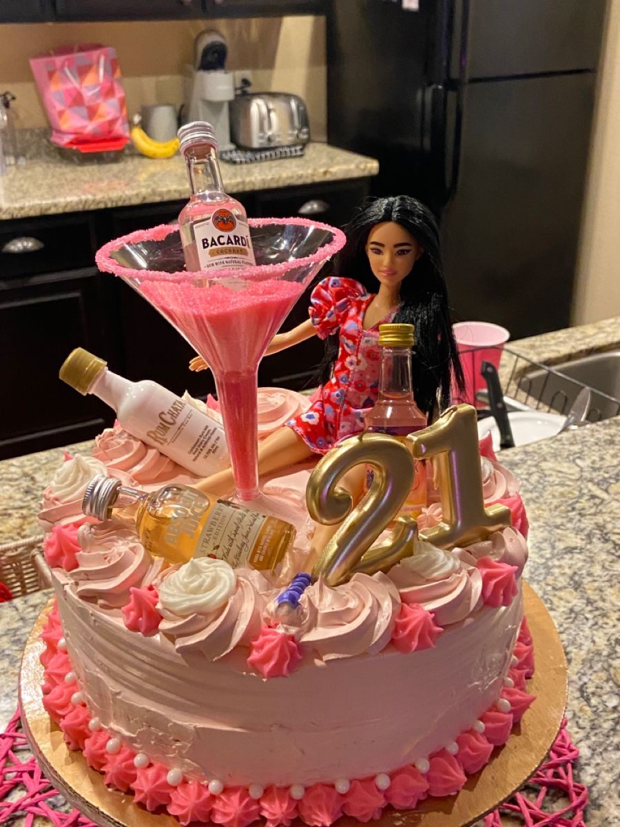 30 Genius 21st Birthday Cake Ideas to Copy 21 30 Genius 21st Birthday Cake Ideas to Copy 21st birthday cakes2 21st Birthday Cake Ideas