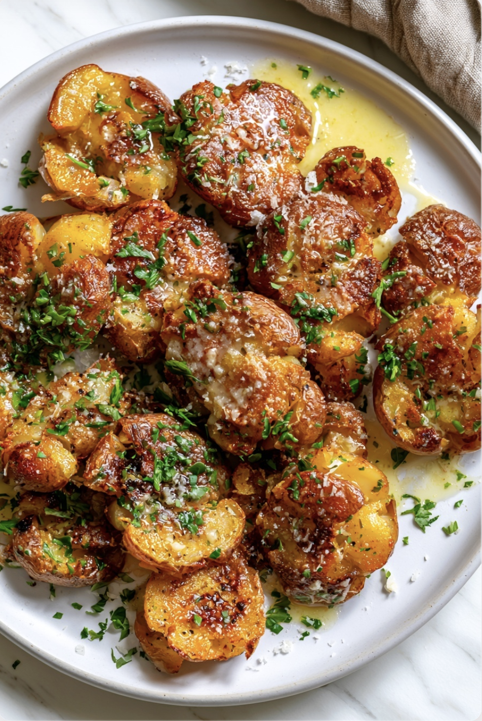 Crispy Garlic Parmesan Smashed Potatoes1 Crispy Garlic Parmesan Smashed Potatoes