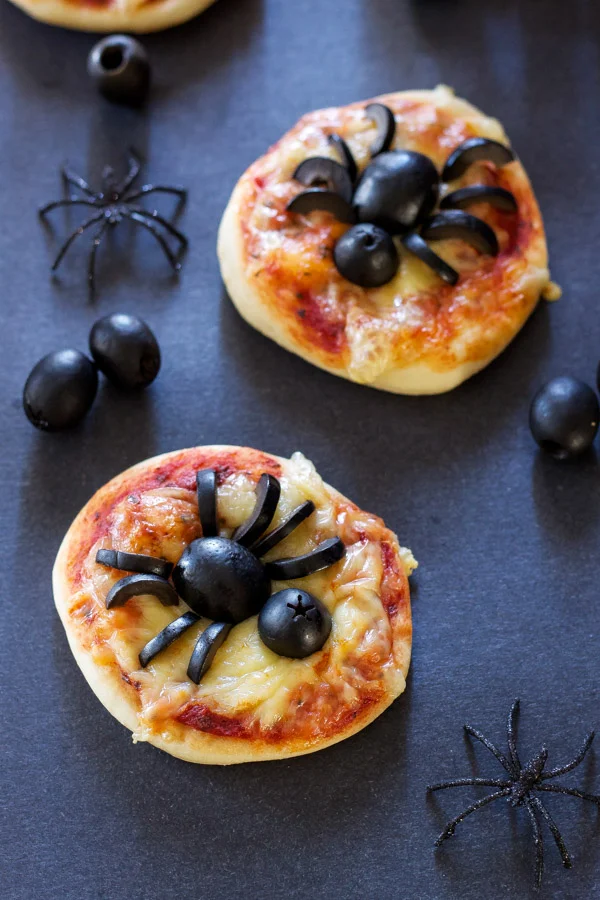 MiniSpiderPizzas3 Spooky Treat Ideas