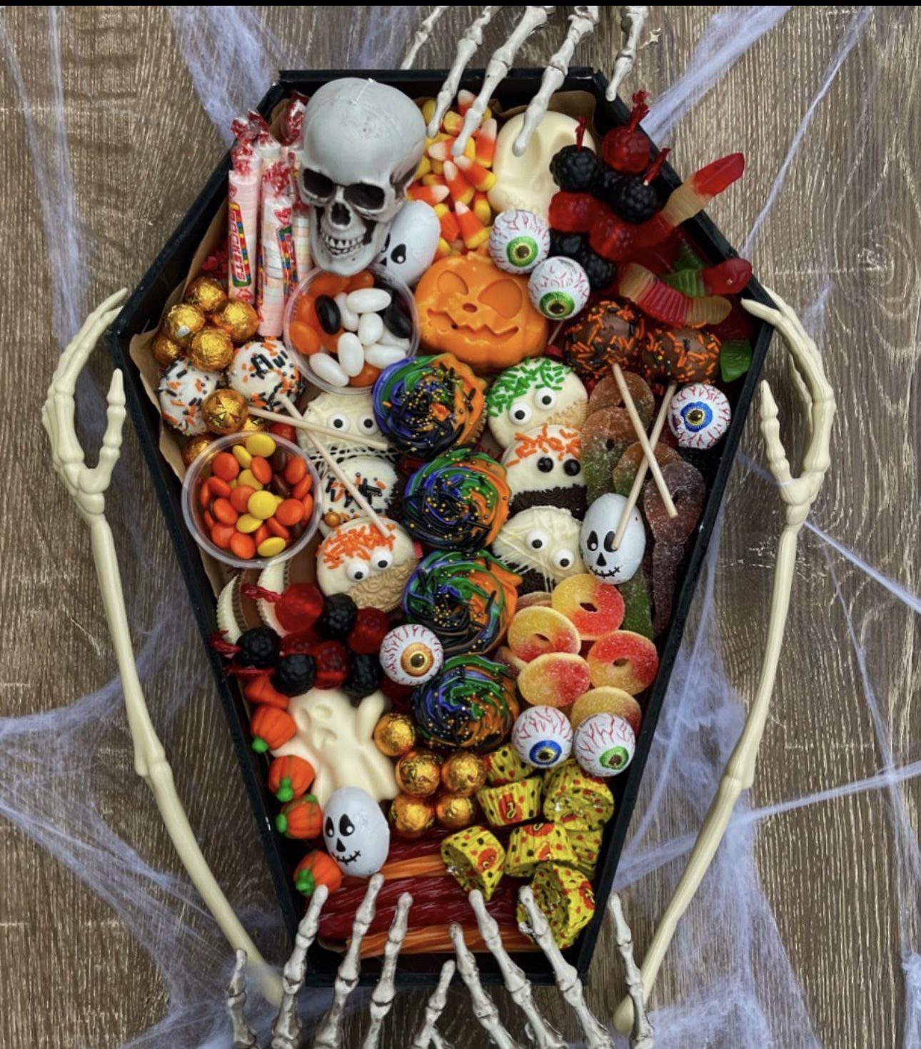 SPOOKY DESSERTS2 Spooky Dessert Board Ideas
