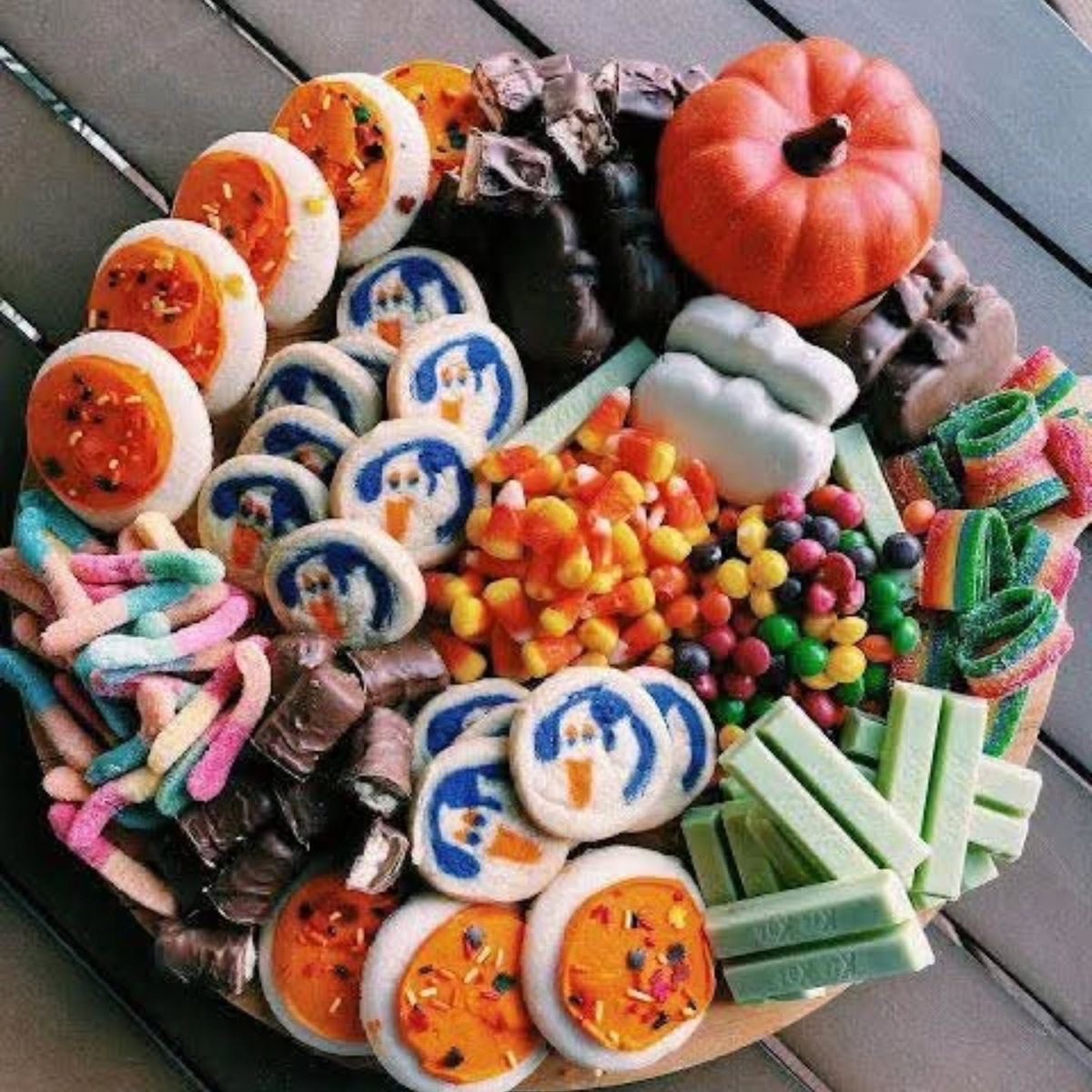 SPOOKY DESSERTS6 Spooky Dessert Board Ideas