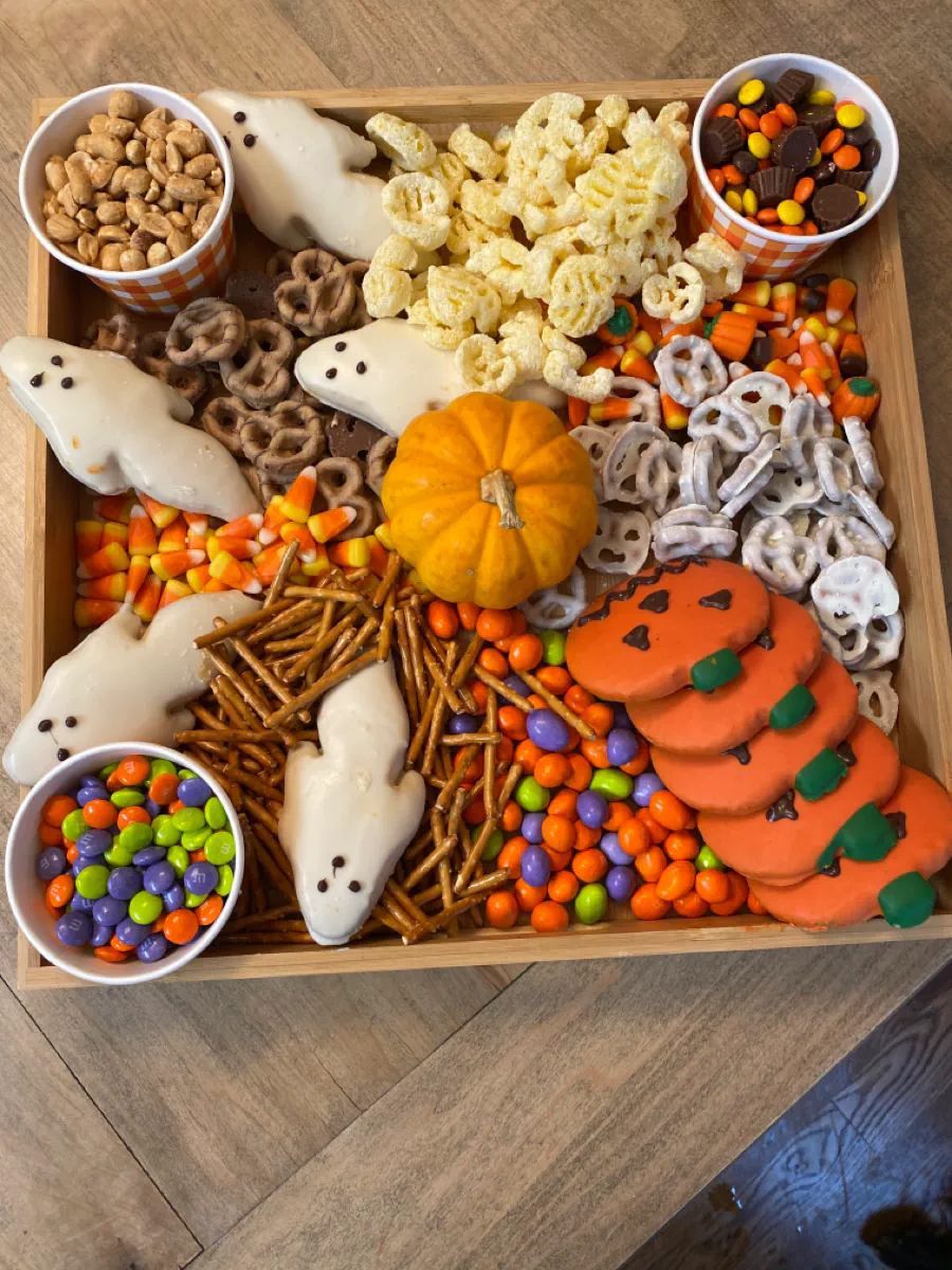 SPOOKY DESSERTS8 Spooky Dessert Board Ideas