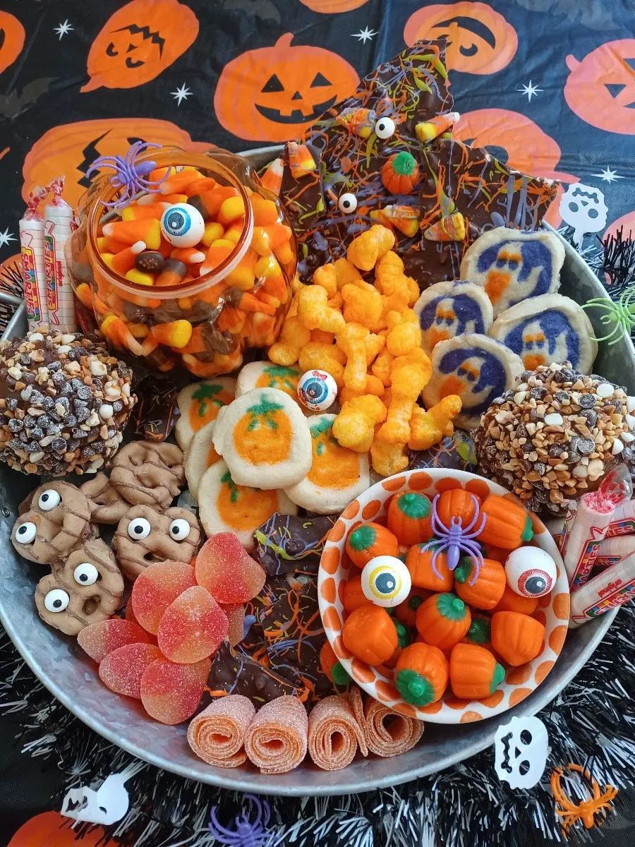 SPOOKY DESSERTS9 Spooky Dessert Board Ideas