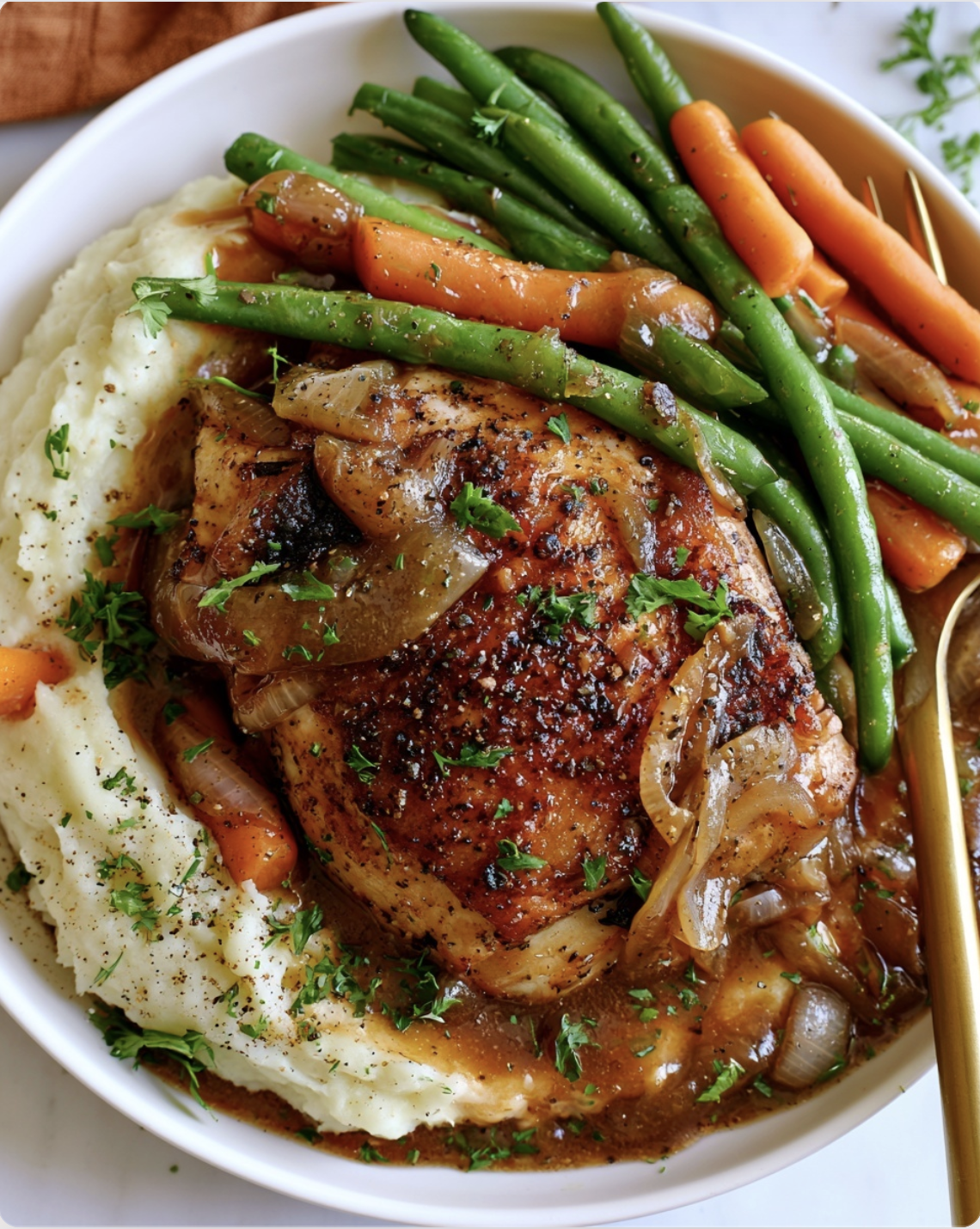 Smothered Chicken with Mashed Potatoes1 Smothered Chicken with Mash