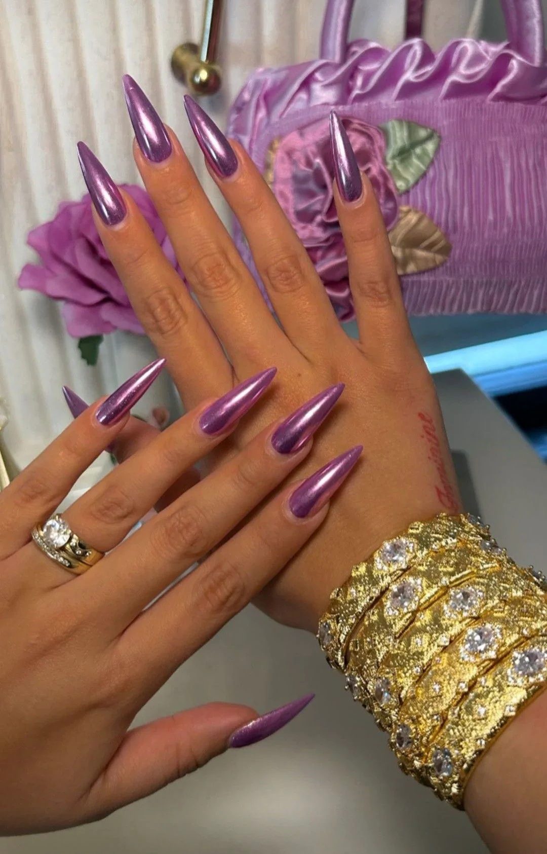 chrome nail ideas4 Chrome Nail Ideas