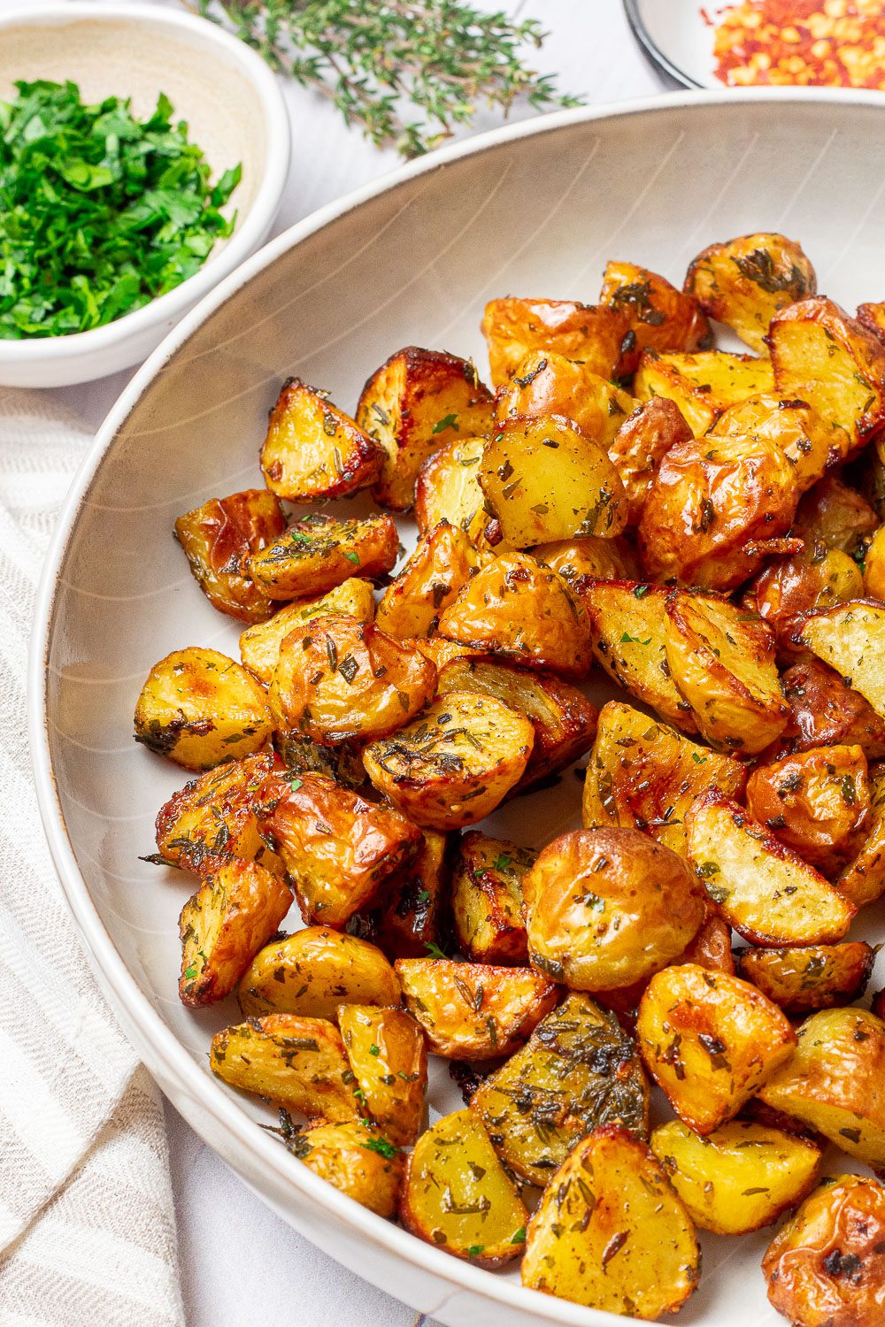 24 Best Thanksgiving Sides You'll Make Every Year 59 24 Best Thanksgiving Sides You'll Make Every Year garlic herb roasted potatoes 4 Thanksgiving Sides