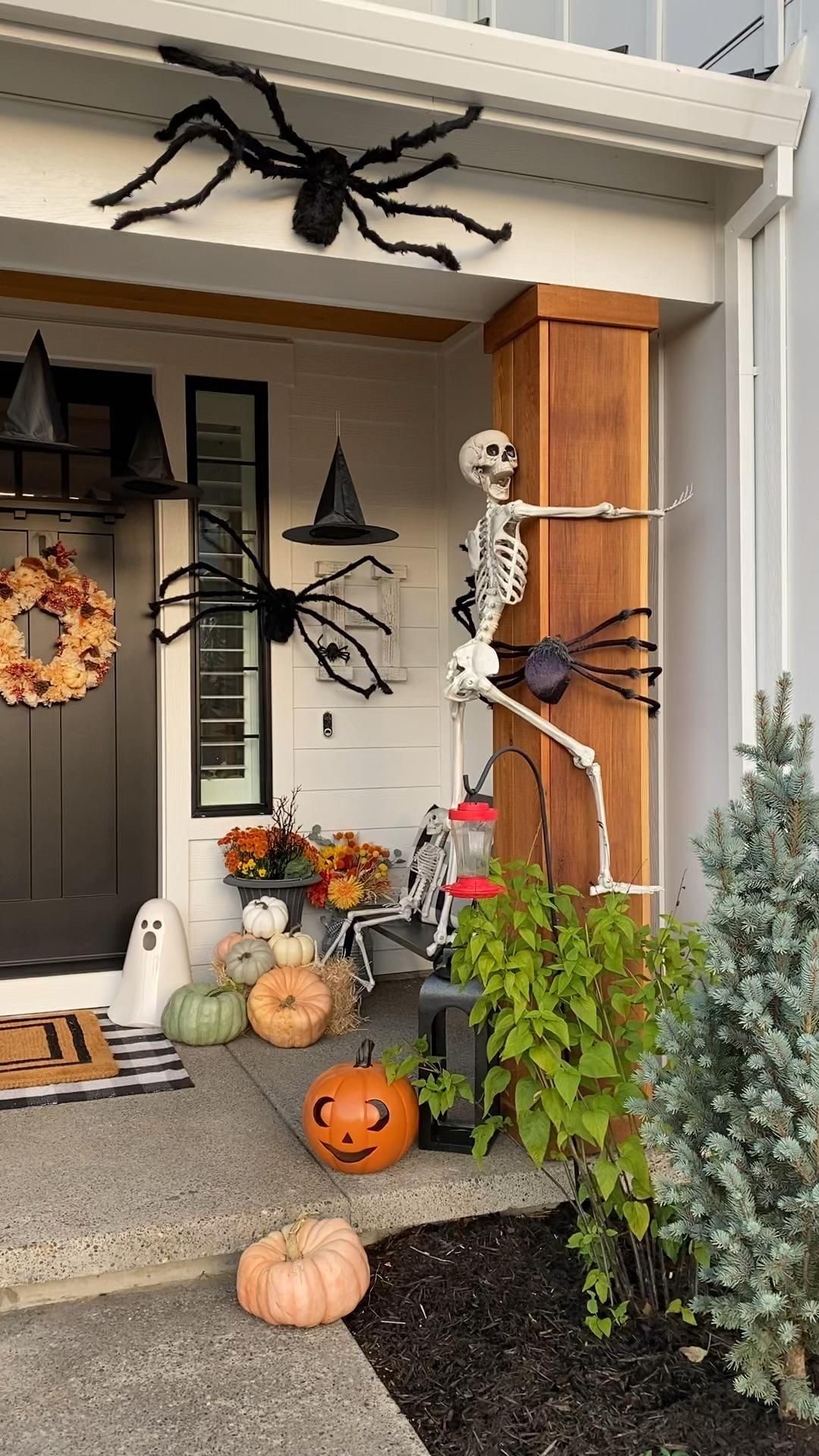 spooky front porch14 Spooky Front Porch Ideas