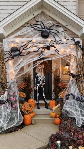 spooky front porch15 Spooky Front Porch Ideas