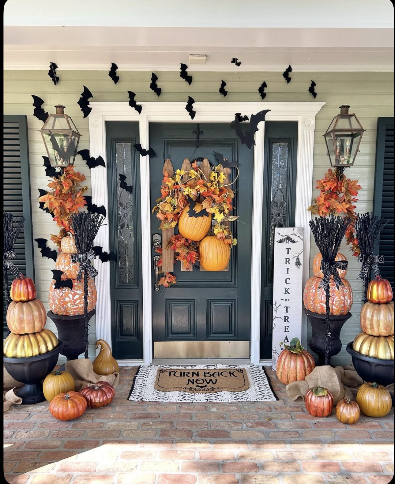spooky front porch25 Spooky Front Porch Ideas