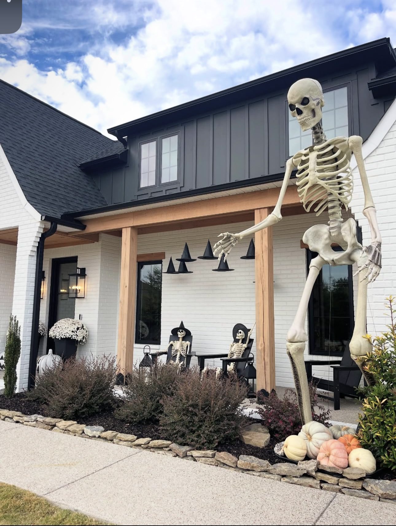 spooky front porch3 Spooky Front Porch Ideas