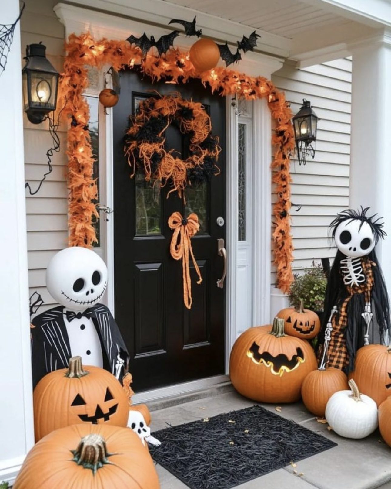 spooky front porch5 1 Spooky Decor Ideas