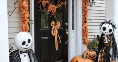 30 Spooky Front Porch Ideas That Will Wow Your Neighbors