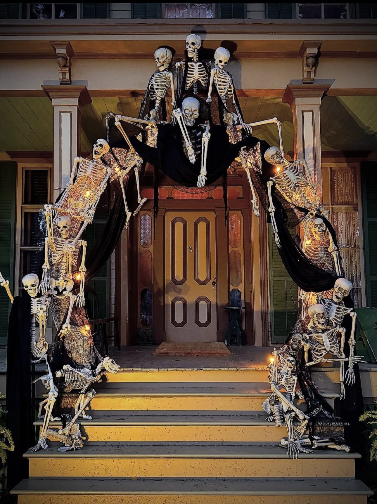 spooky front porch6 Spooky Front Porch Ideas
