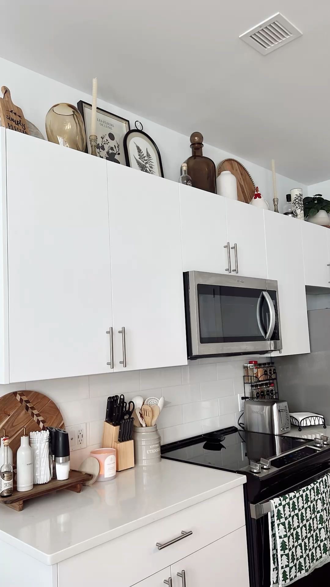 Above Kitchen Cabinet Decor Ideas1 Kitchen Cabinet Decor Ideas