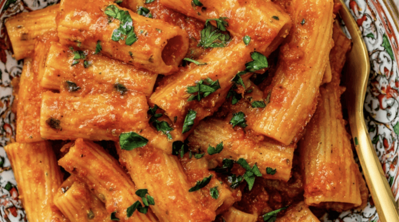 Creamy Tomato Garlic Rigatoni