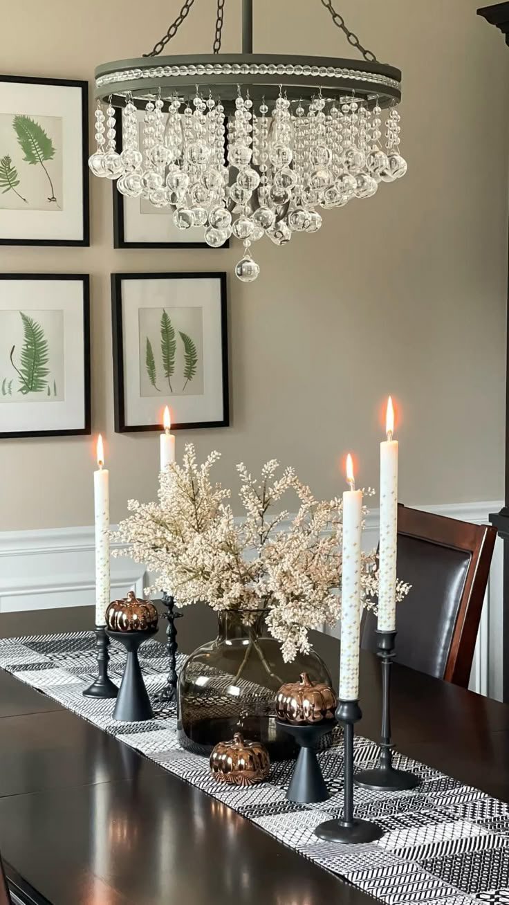 dining tabke centerpiece11 Dining Table Centerpieces