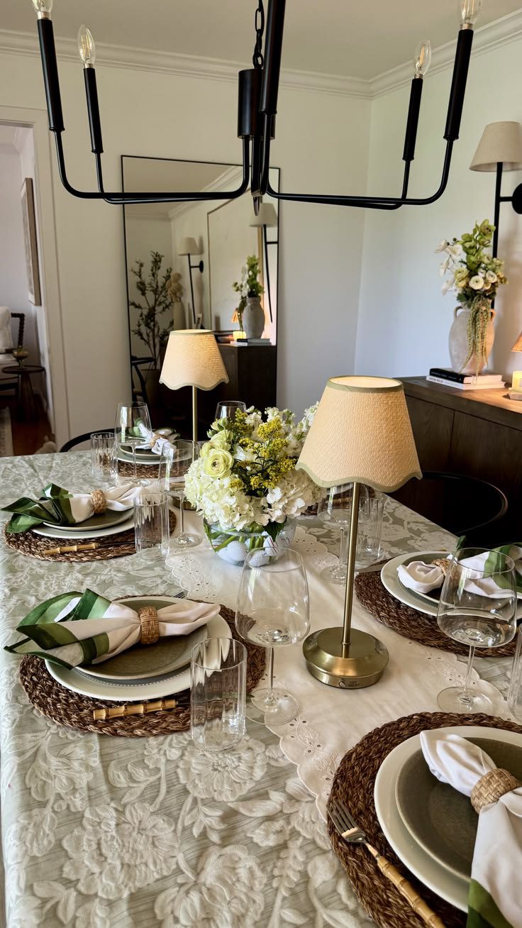 dining tabke centerpiece2 Dining Table Centerpieces
