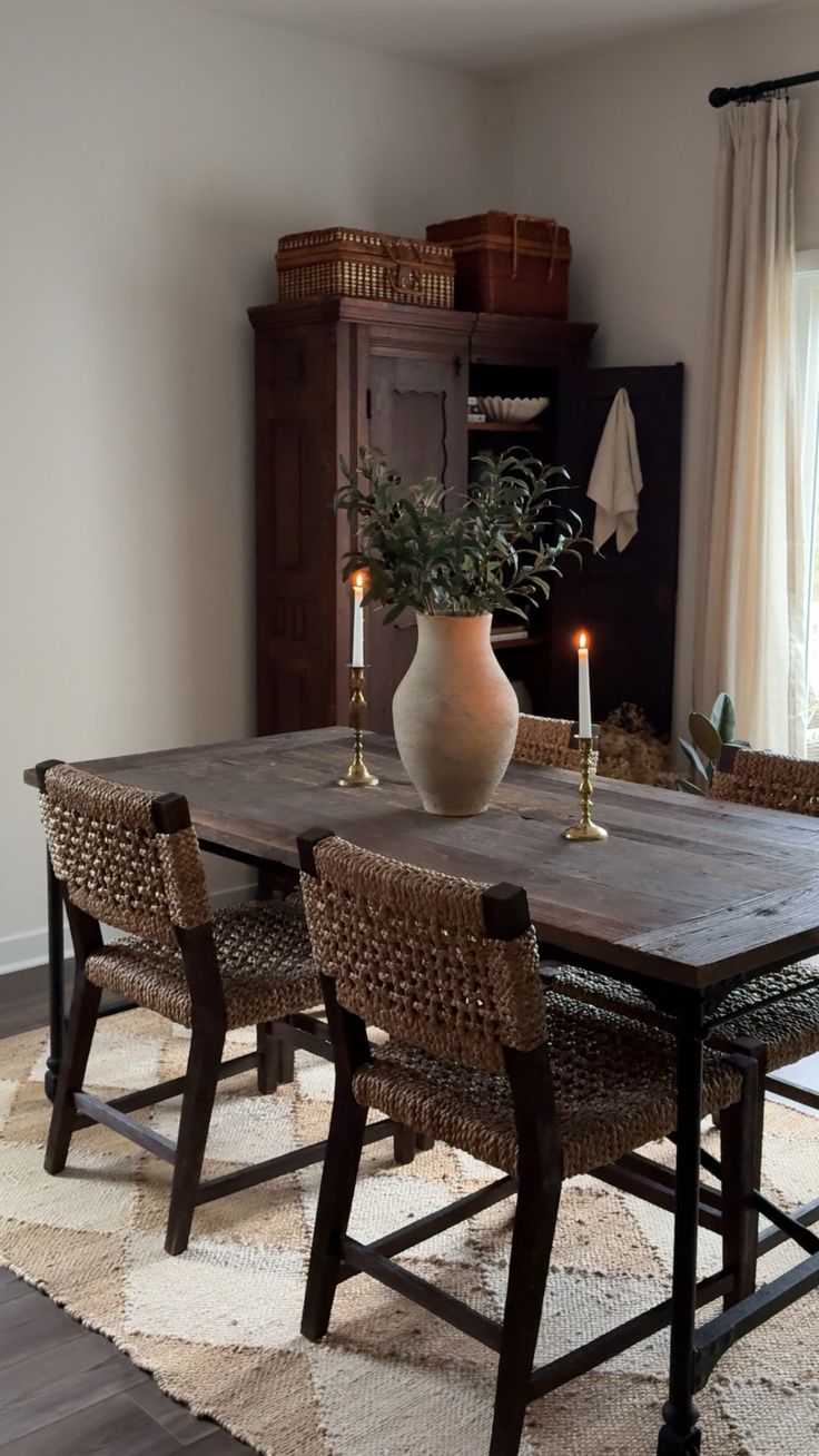 dining tabke centerpiece21 Dining Table Centerpieces