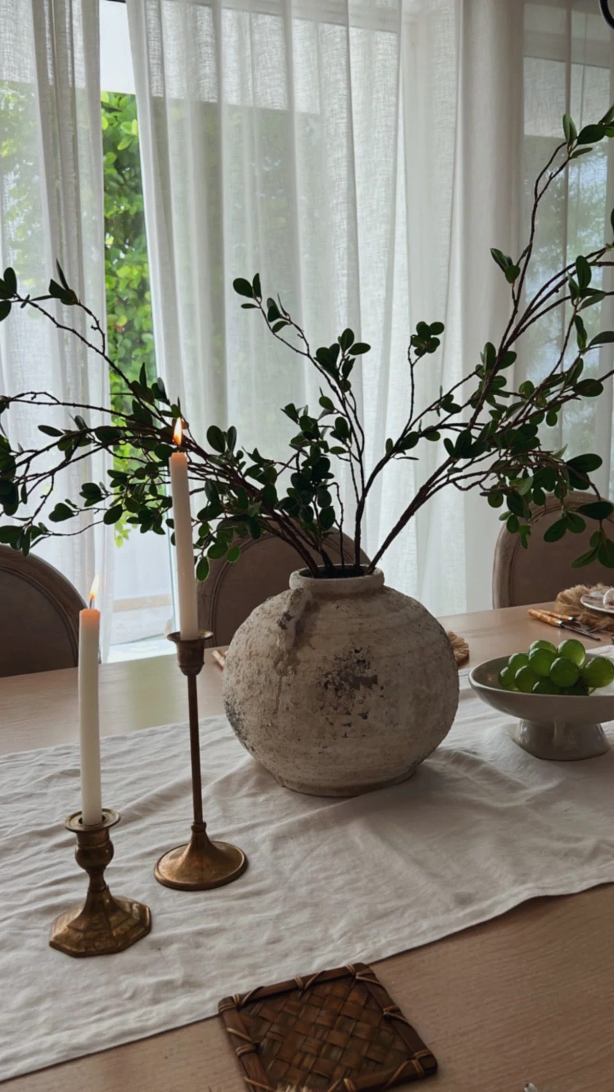 dining tabke centerpiece28 Dining Table Centerpieces