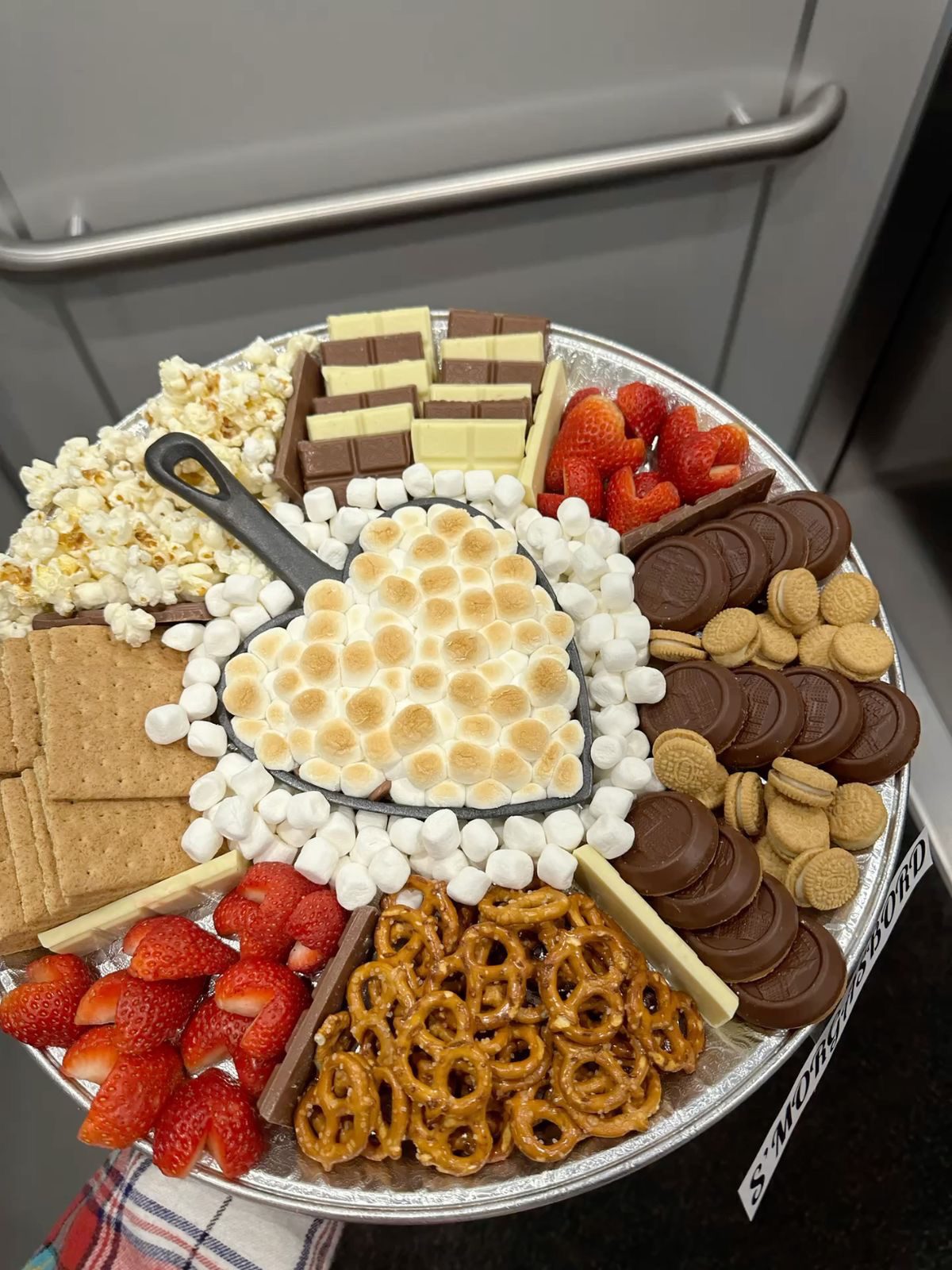 smores charcuterie boards2 S’mores Charcuterie Boards