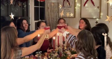 27 Fun Friendmas Ideas for the Ultimate Christmas Night