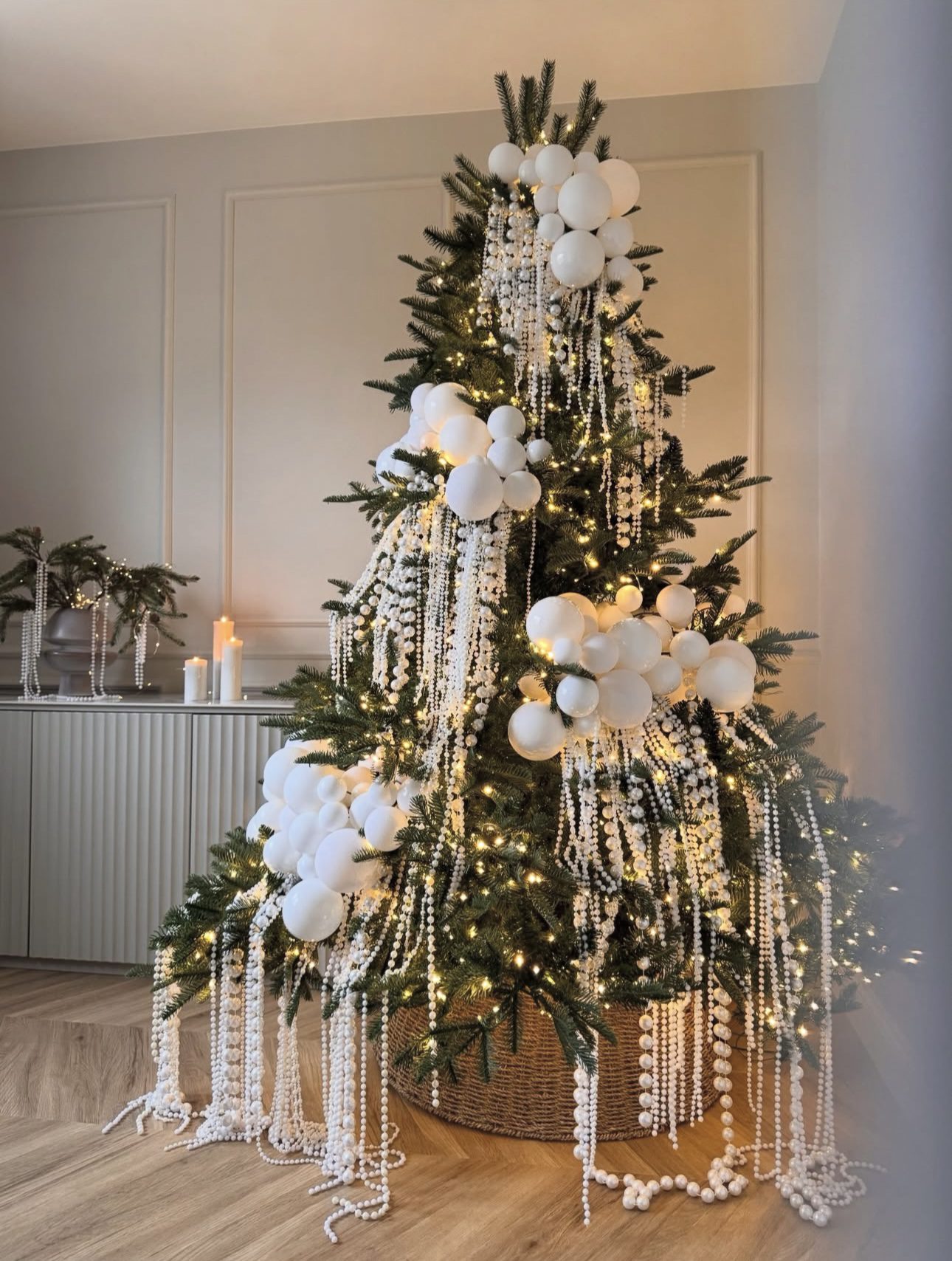 30 White Christmas Decor Ideas for a Winter Wonderland 67 30 White Christmas Decor Ideas for a Winter Wonderland white christmas decor9 White Christmas Decor Ideas