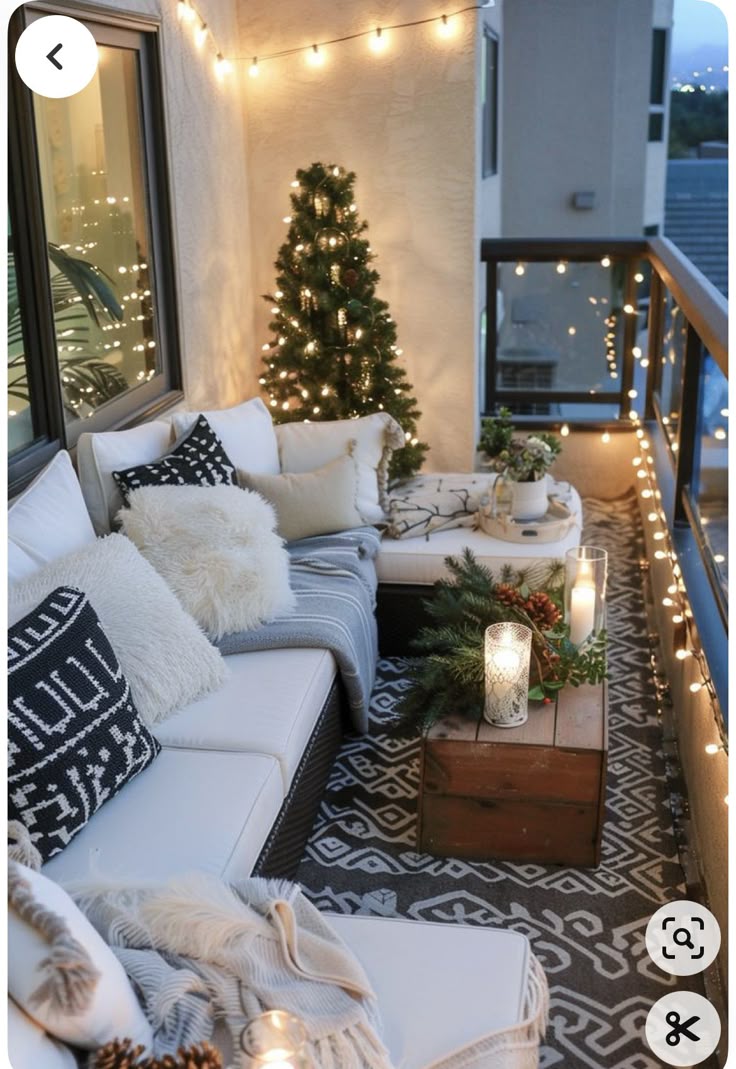 572379433910152510 Christmas Balcony Ideas