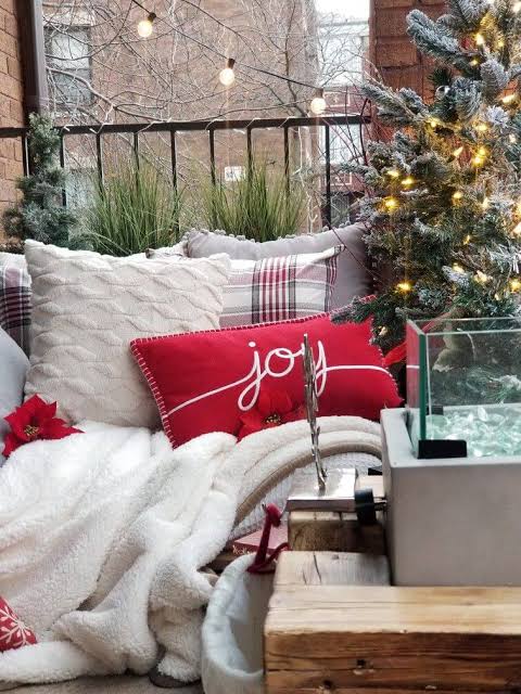 Christmas Balcony Ideas4 Christmas Balcony Ideas