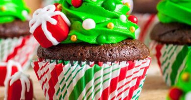 24 Easy & Creative Christmas Cupcakes to Try Right Now