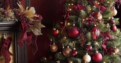 20 Elegant Burgundy Christmas Trees You’ll Want This Year